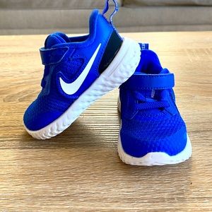 NIKE Revolution Sneaker Toddler
